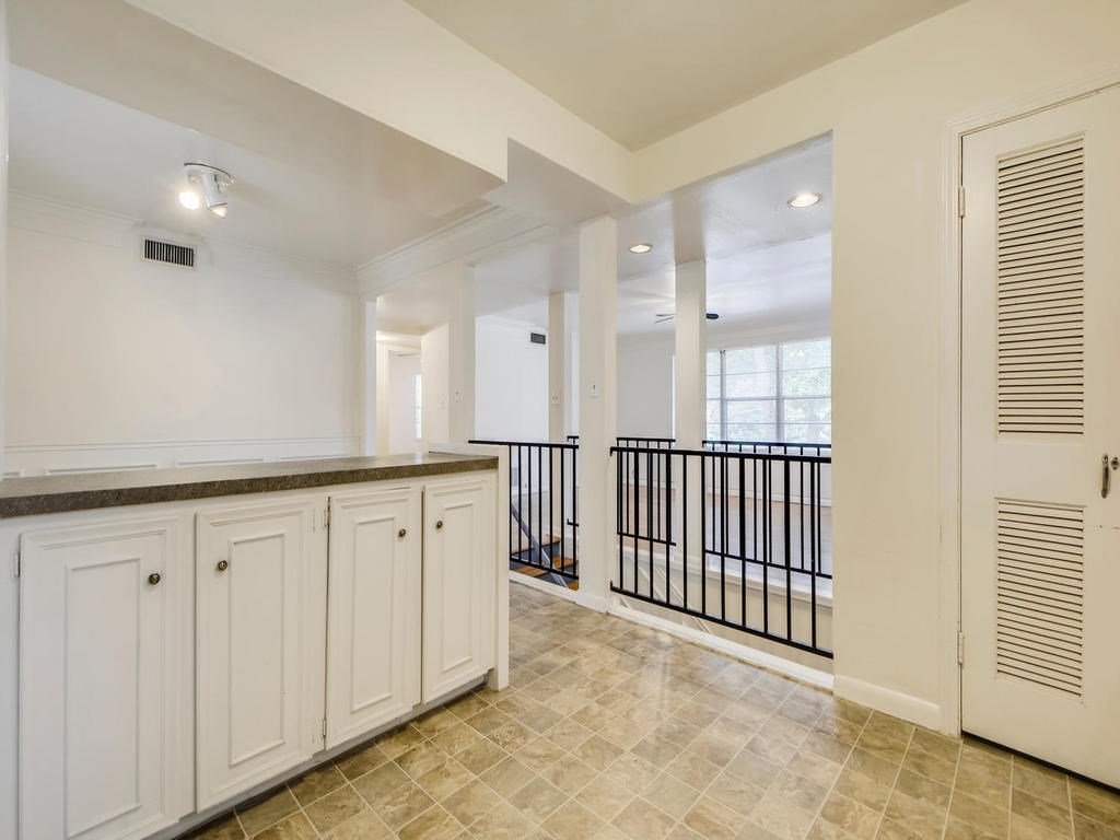 2819 San Gabriel Street, Unit B Austin, TX 78705 - Photo 11 of 20 a view of a hallway with windows