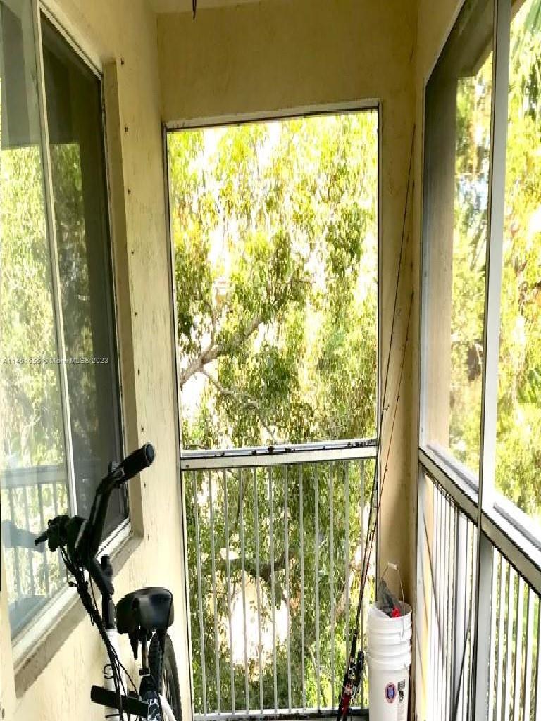 430 South Park Road, Unit 3302 Hollywood, FL 33021 - Photo 25 of 31 a view of a large window with an outdoor view
