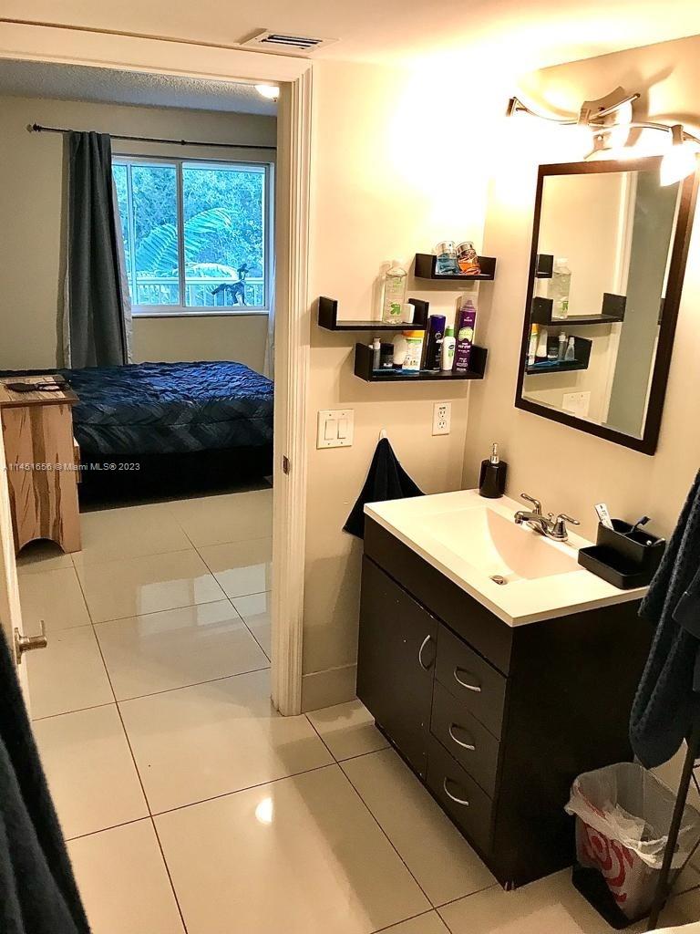 430 South Park Road, Unit 3302 Hollywood, FL 33021 - Photo 9 of 31 a bathroom with a sink and a mirror