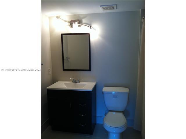 430 South Park Road, Unit 3302 Hollywood, FL 33021 - Photo 10 of 31 a bathroom with a toilet sink and mirror