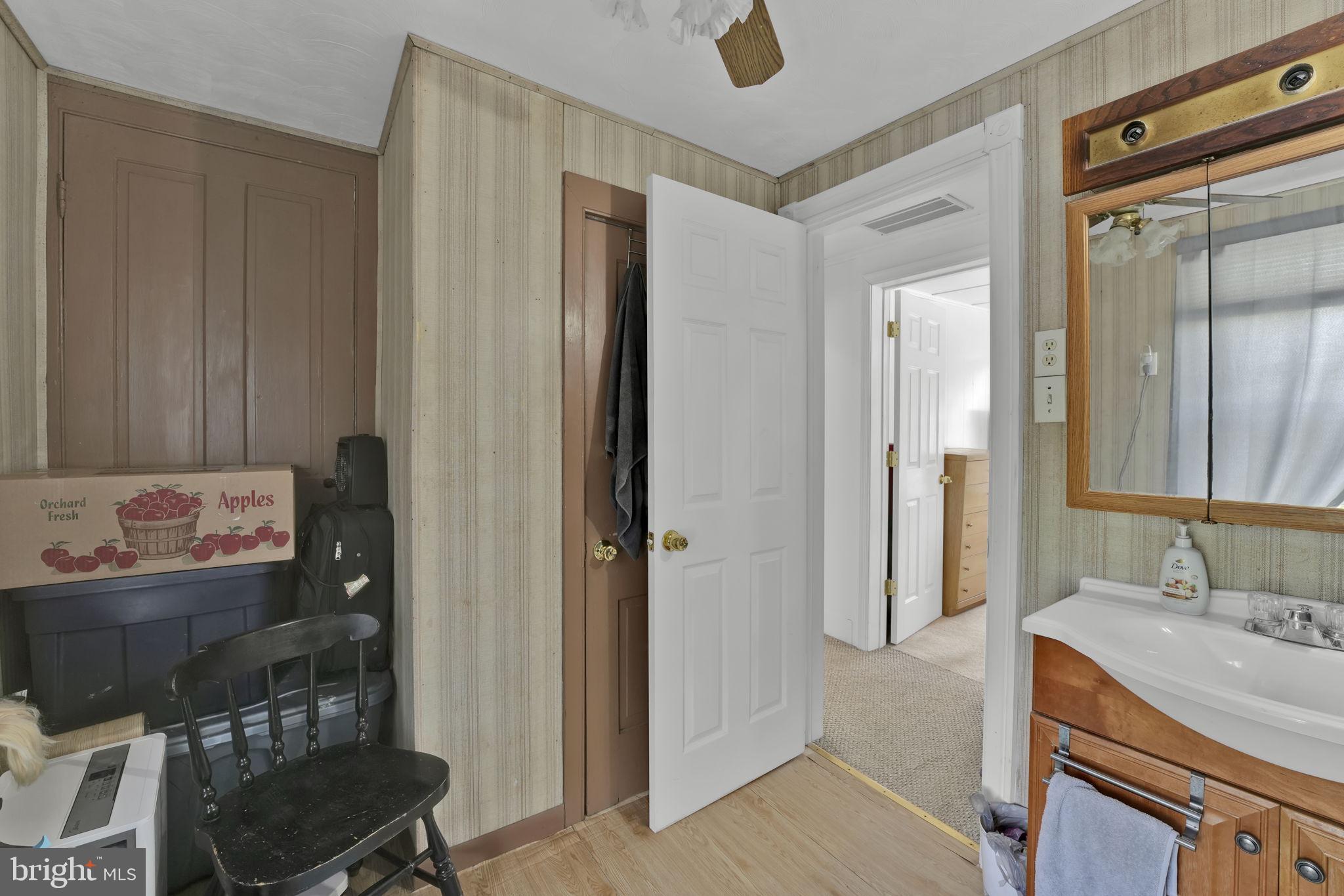 799 Hanover Pike Littlestown, PA 17340 - Photo 14 of 20 Full bath