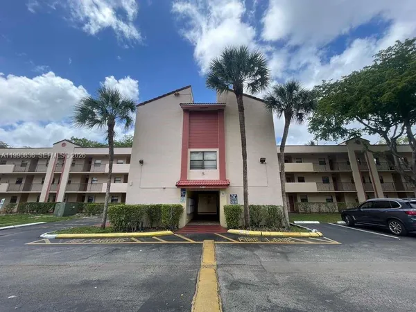 $2,100 | 3410 Foxcroft Road, Unit 213, Miramar, FL 33025