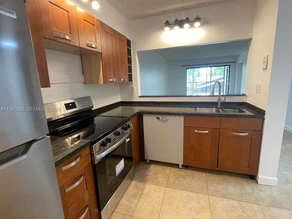 3410 Foxcroft Road, Unit 213 Miramar, FL 33025 - Photo 4 of 20