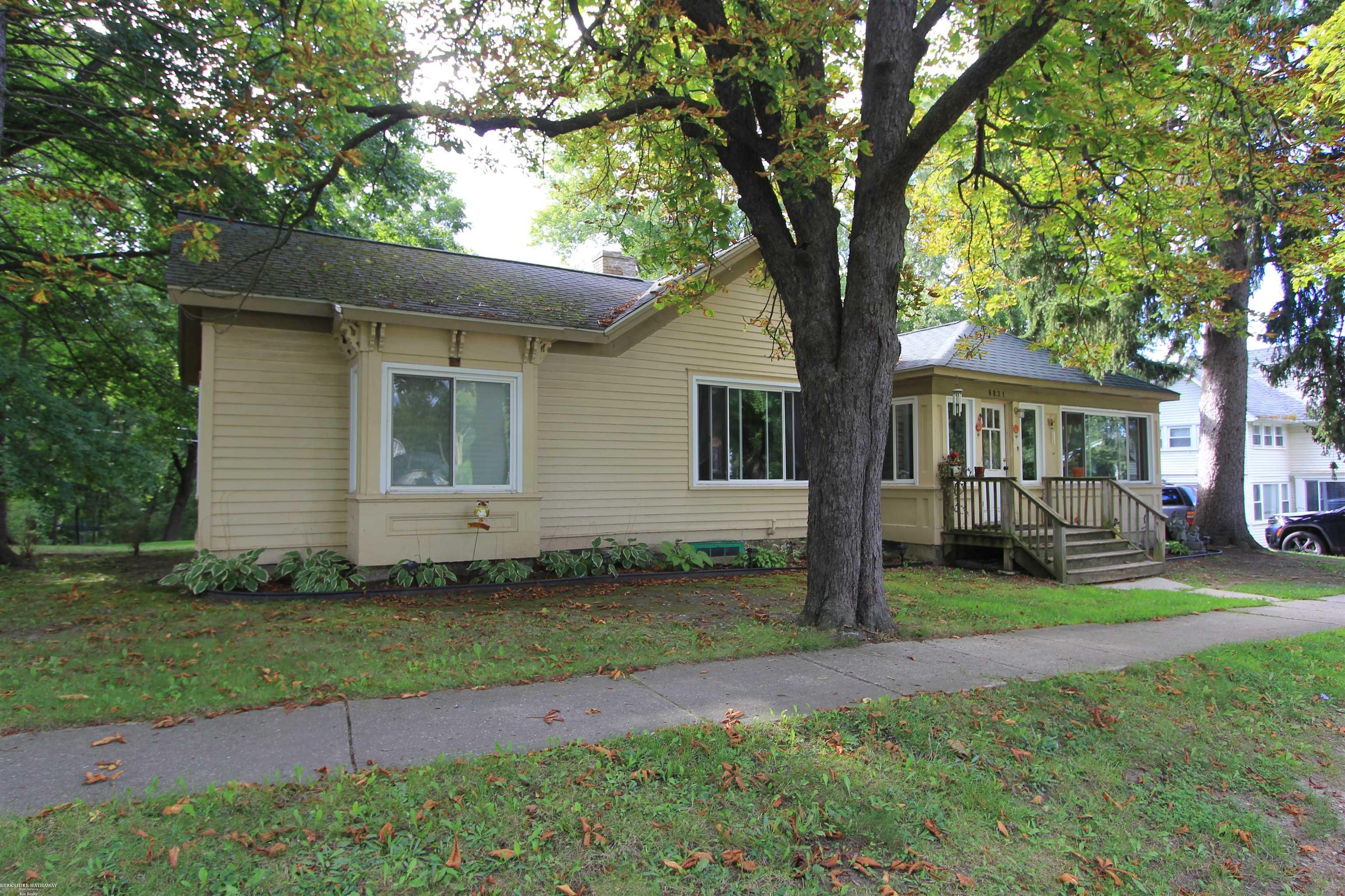 6831 Jefferson Road North Branch, MI 48461 - Photo 2 of 32 50187210-36a43f27-04db-478b-9d50-9e11047c20d8.JPG
