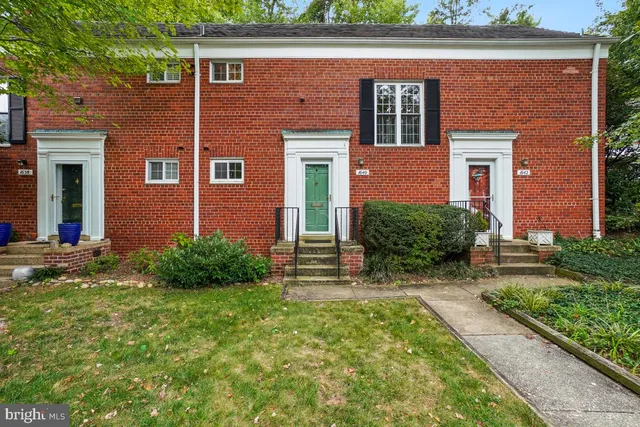 $299,000 | 1640 Fitzgerald Lane, Alexandria, VA 22302