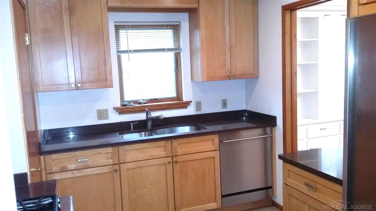 2057 Wiltshire Road Berkley, MI 48072 - Photo 5 of 36