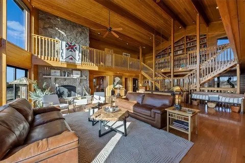 $3,250,000 | 521 North 1450th Road, Lawrence, KS 66049