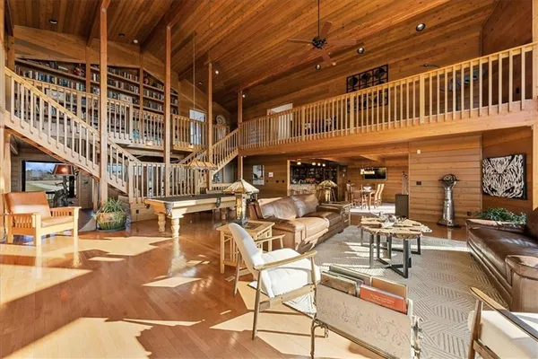 $3,250,000 | 521 North 1450th Road, Lawrence, KS 66049