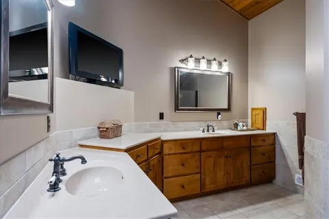 $3,250,000 | 521 North 1450th Road, Lawrence, KS 66049