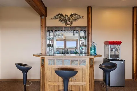 $3,250,000 | 521 North 1450th Road, Lawrence, KS 66049