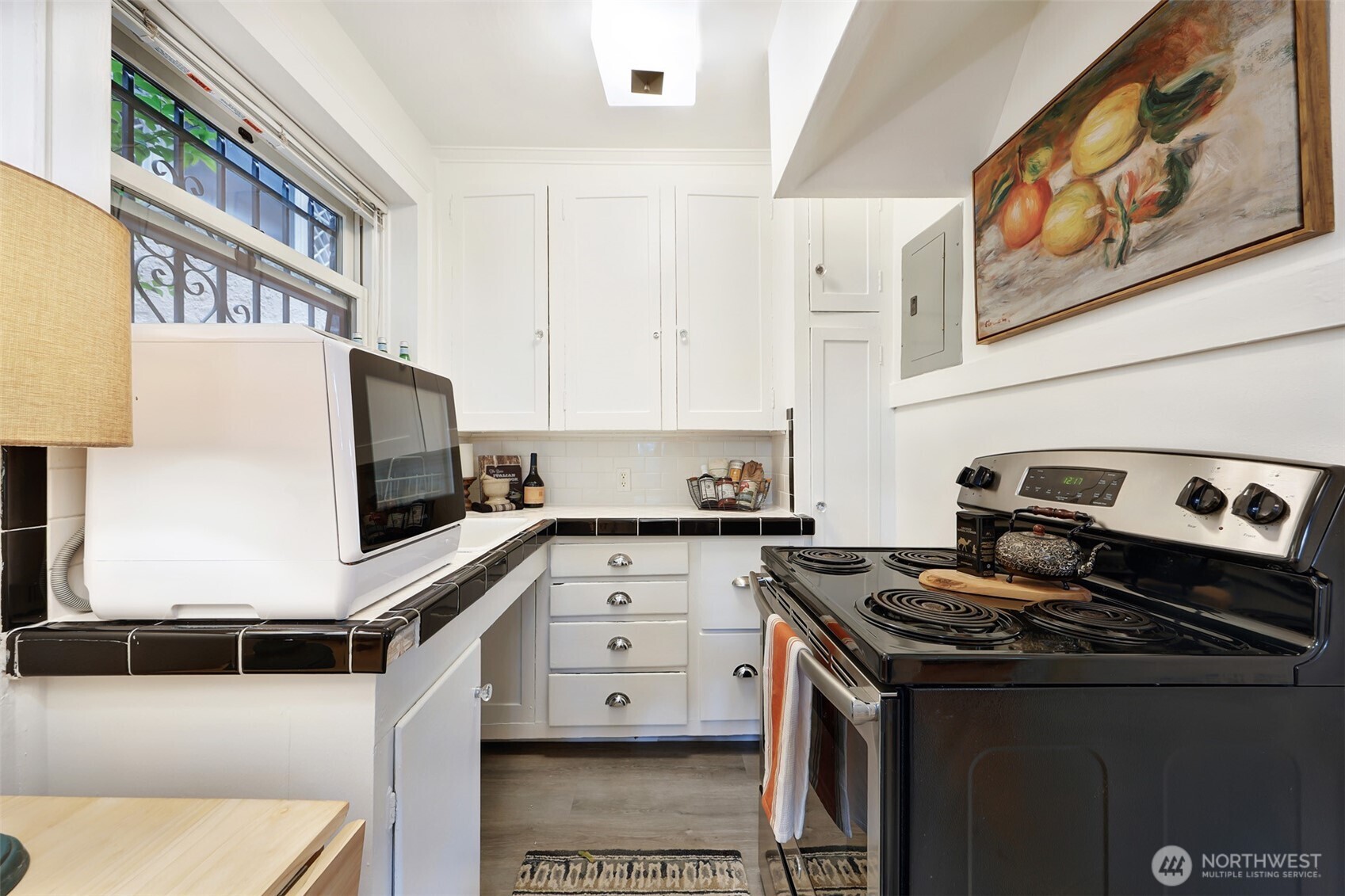 525 16th Avenue East, Unit 102 Seattle, WA 98112 - Photo 15 of 26