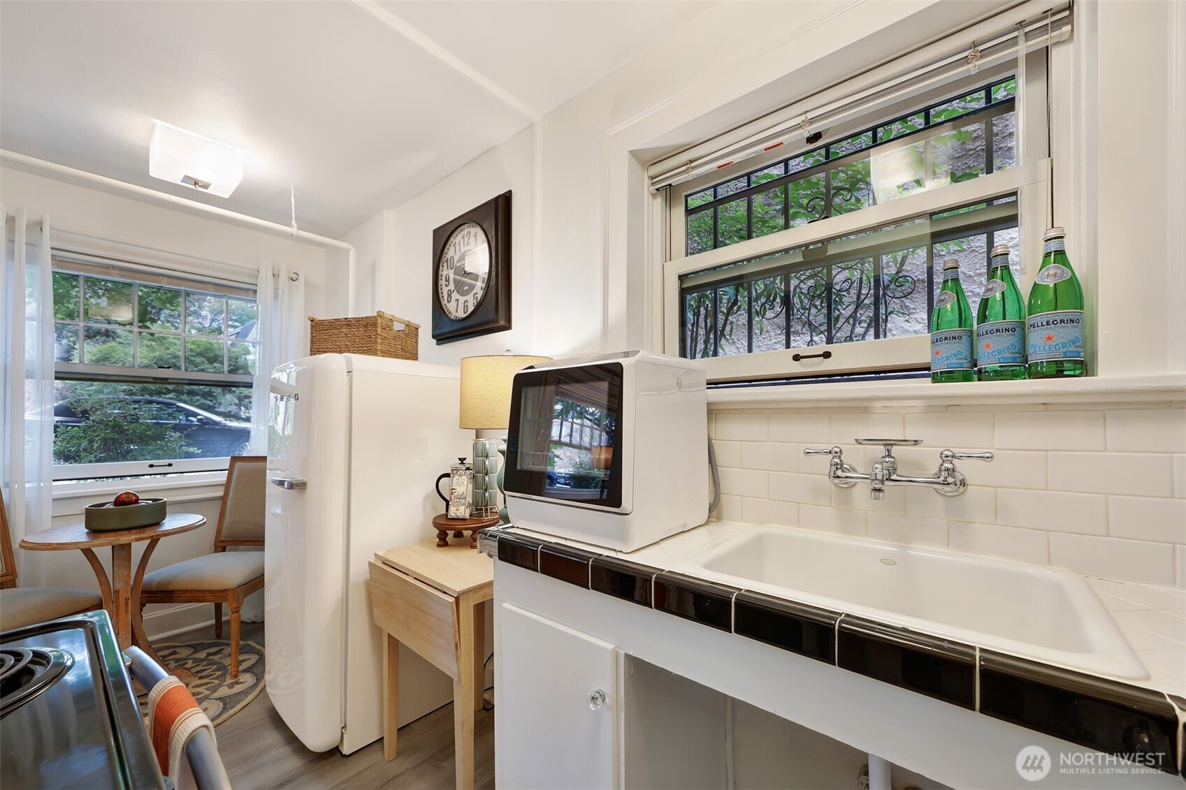 525 16th Avenue East, Unit 102 Seattle, WA 98112 - Photo 16 of 26