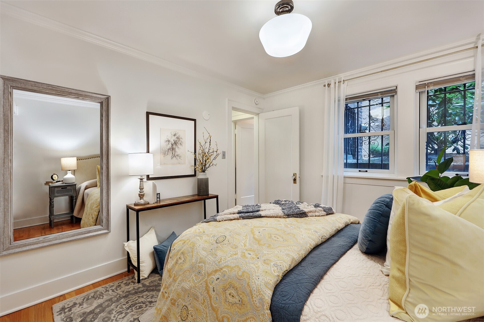 525 16th Avenue East, Unit 102 Seattle, WA 98112 - Photo 18 of 26