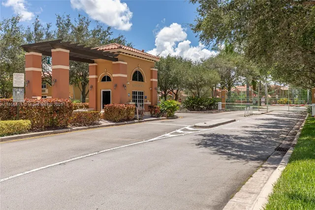 $399,900 | 1068 Southwest 143rd Avenue, Unit 2510, Pembroke Pines, FL 33027