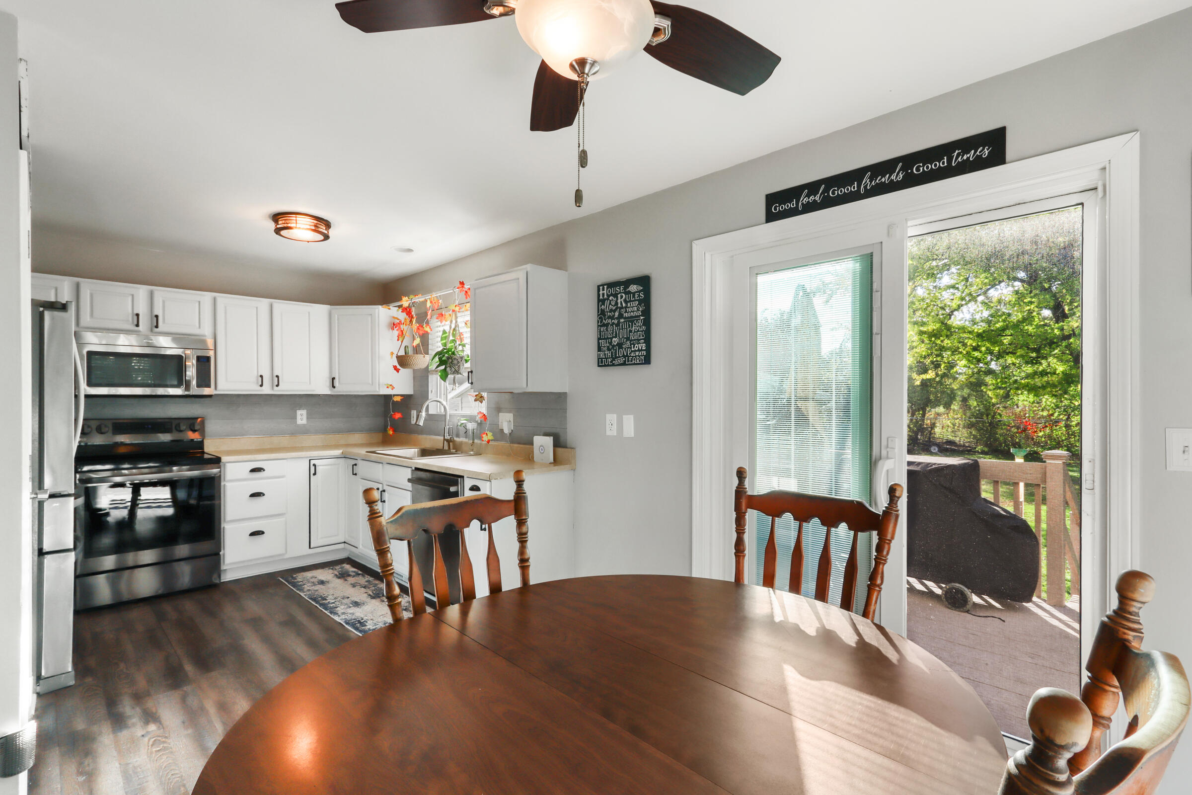 320 South 6th Street Delavan, WI 53115 - Photo 11 of 29 Kitchen Dinning