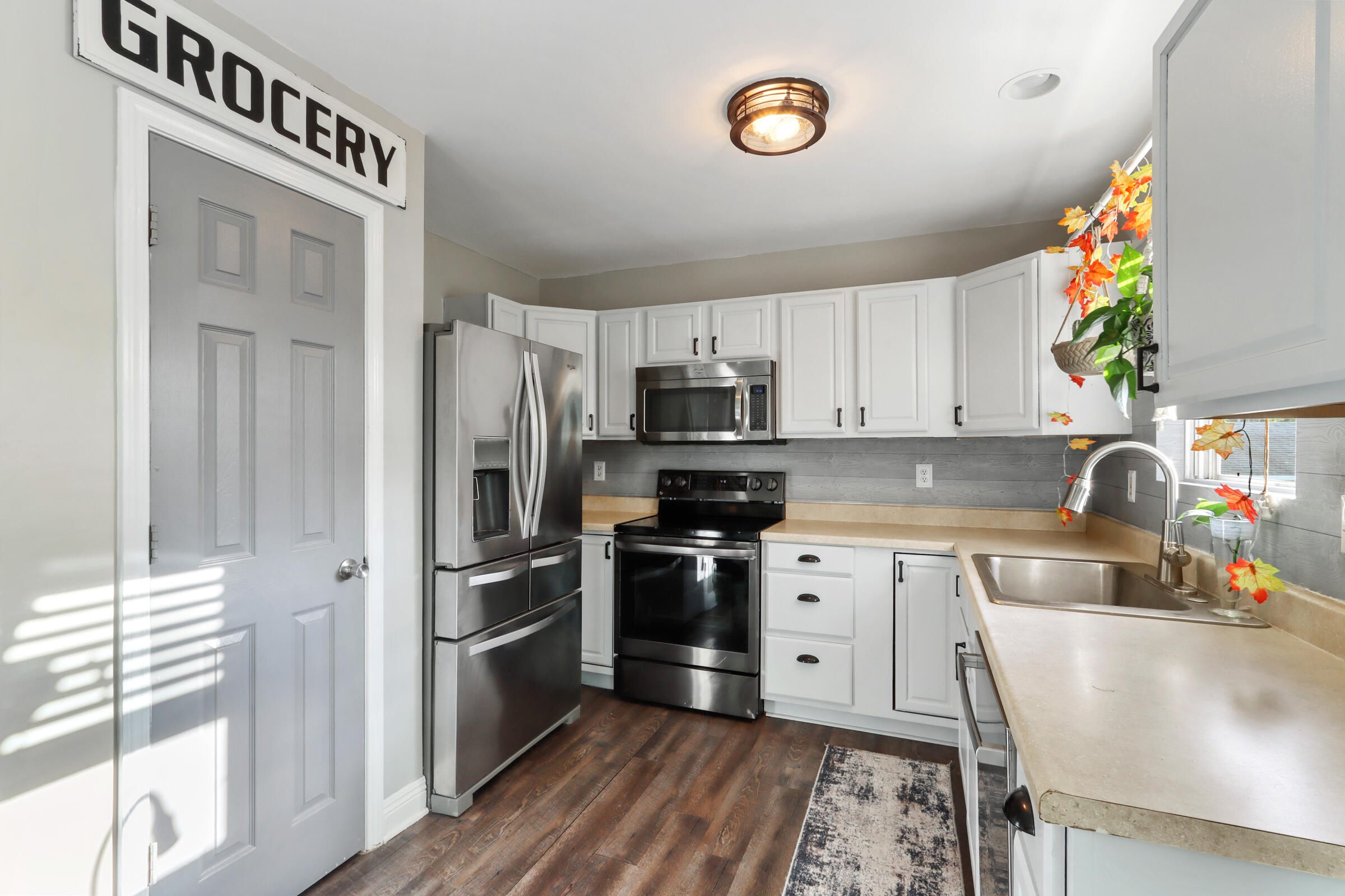 320 South 6th Street Delavan, WI 53115 - Photo 13 of 29 Kitchen