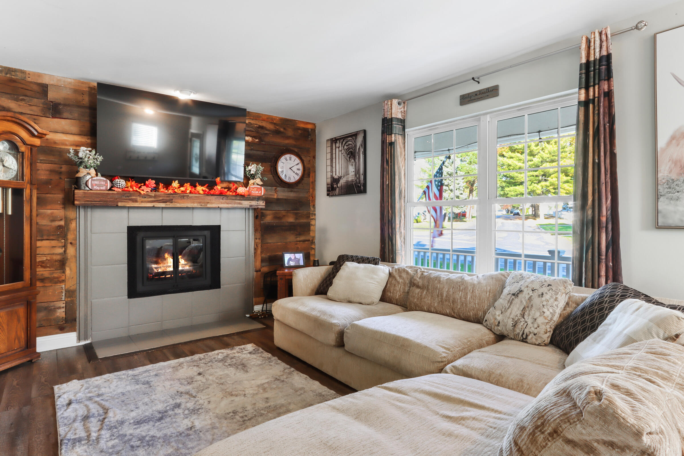 320 South 6th Street Delavan, WI 53115 - Photo 5 of 29 Living