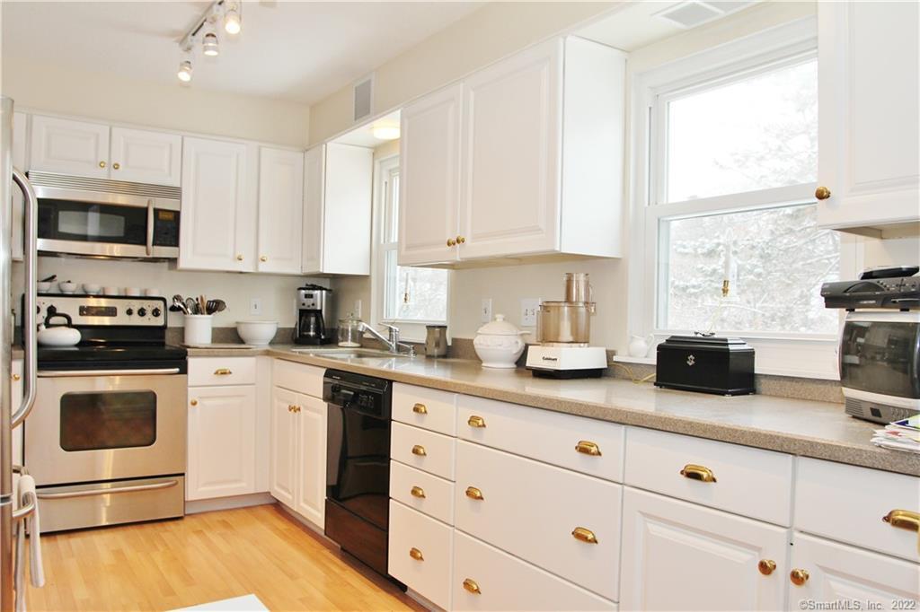 45 Highland Road, Unit 45 Stamford, CT 06902 - Photo 3 of 23