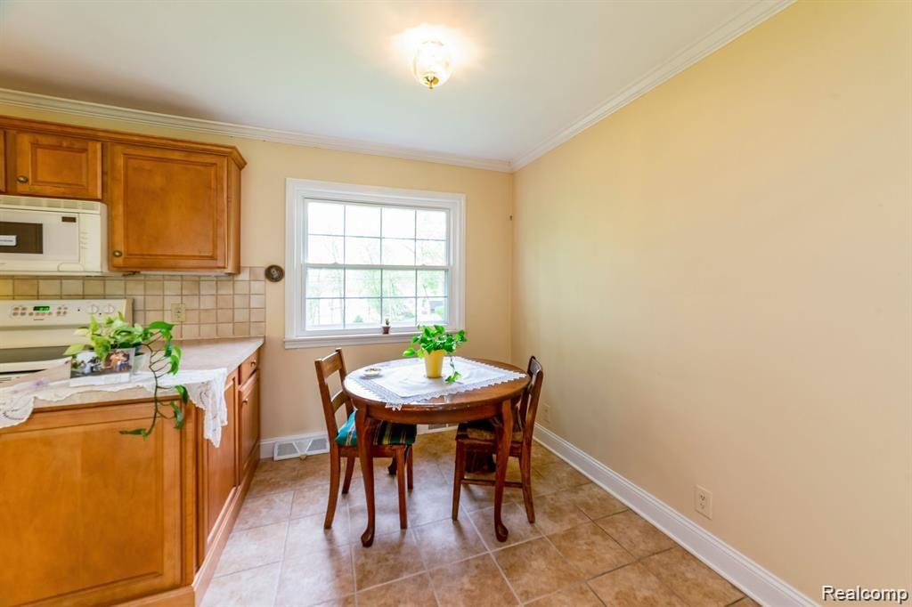 331 Elmhill Road Rochester Hills, MI 48306 - Photo 11 of 20