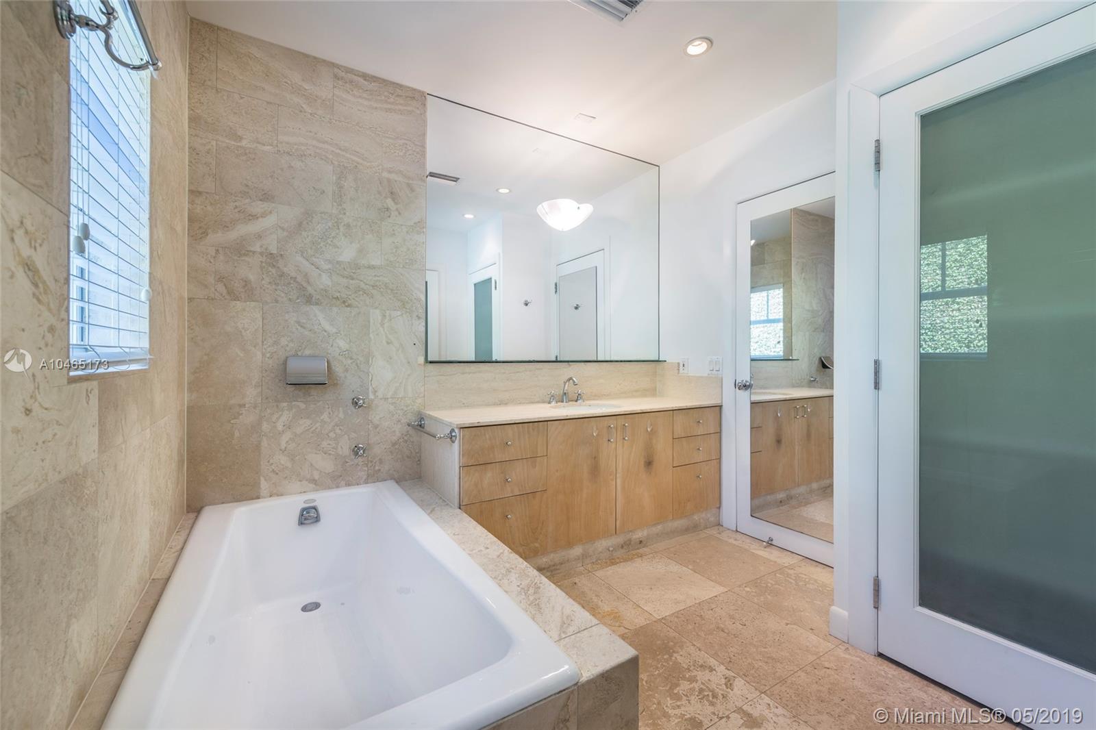 571 Harbor Drive Key Biscayne, FL 33149 - Photo 16 of 35 Master Bathroom