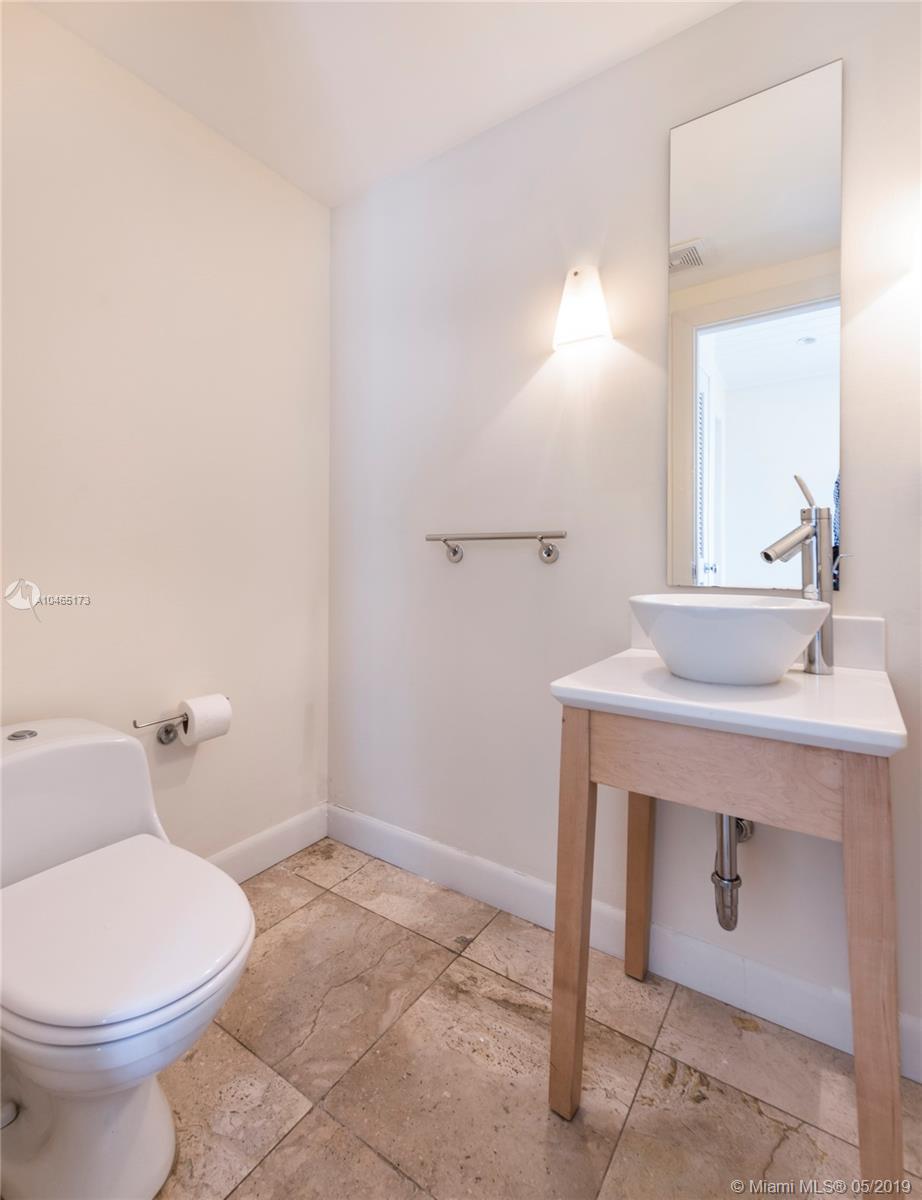 571 Harbor Drive Key Biscayne, FL 33149 - Photo 19 of 35 Powder Room