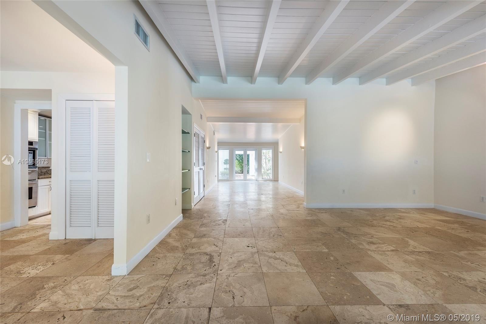 571 Harbor Drive Key Biscayne, FL 33149 - Photo 22 of 35 Living Room area