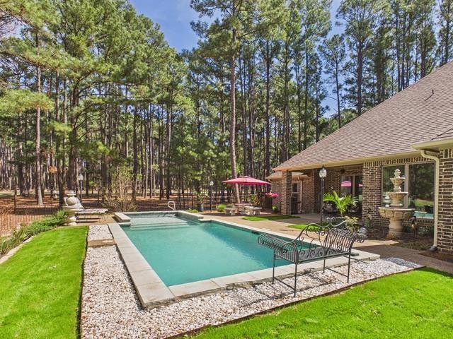 8550 Toler Pointe Larue, TX 75770 - Photo 13 of 37 a view of a house with sitting area and a yard