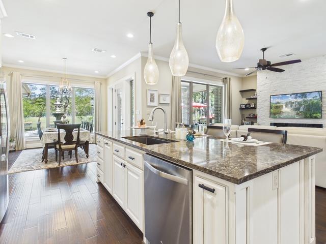 8550 Toler Pointe Larue, TX 75770 - Photo 24 of 37 a kitchen with center island table and chairs