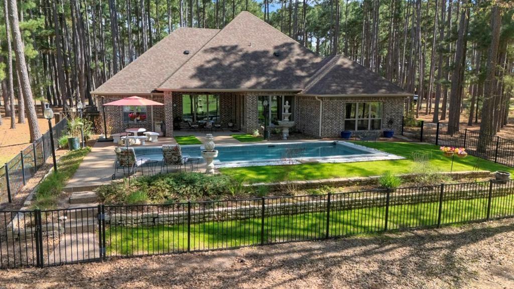 8550 Toler Pointe Larue, TX 75770 - Photo 7 of 37 a view of a house with swimming pool and a yard