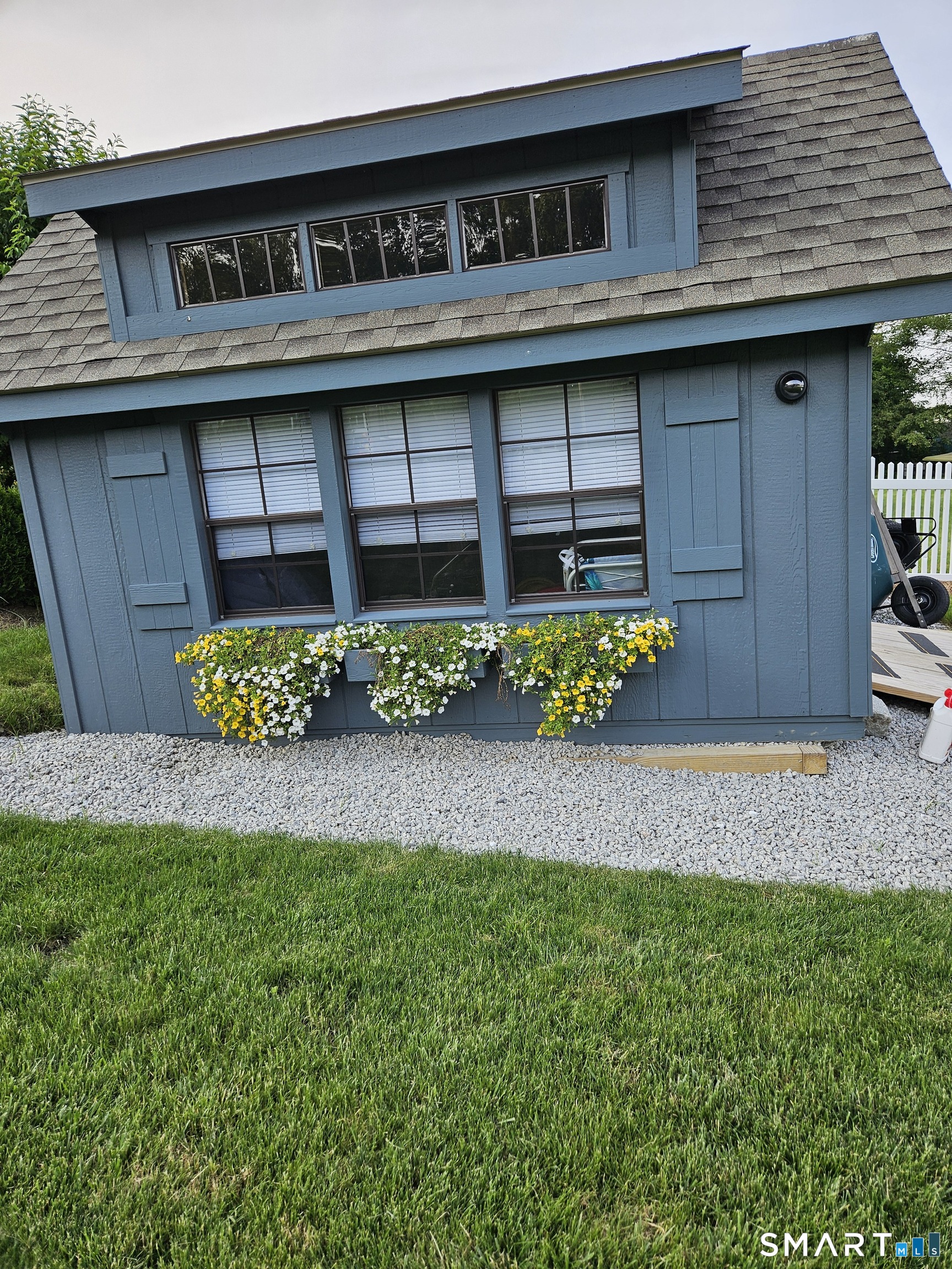 47 Oswegatchie Hills Road East Lyme, CT 06357 - Photo 28 of 40 a front view of a house