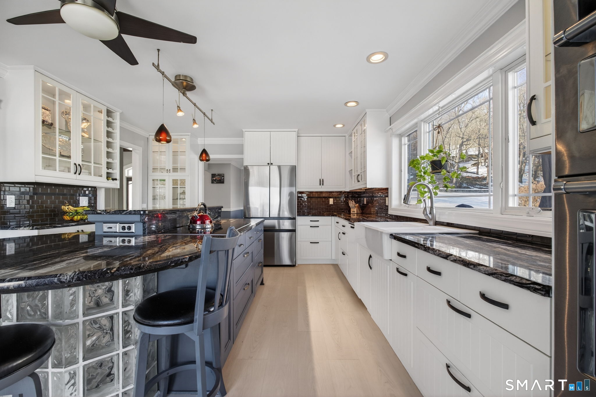 47 Oswegatchie Hills Road East Lyme, CT 06357 - Photo 9 of 40 a kitchen with granite countertop a stove sink and cabinets
