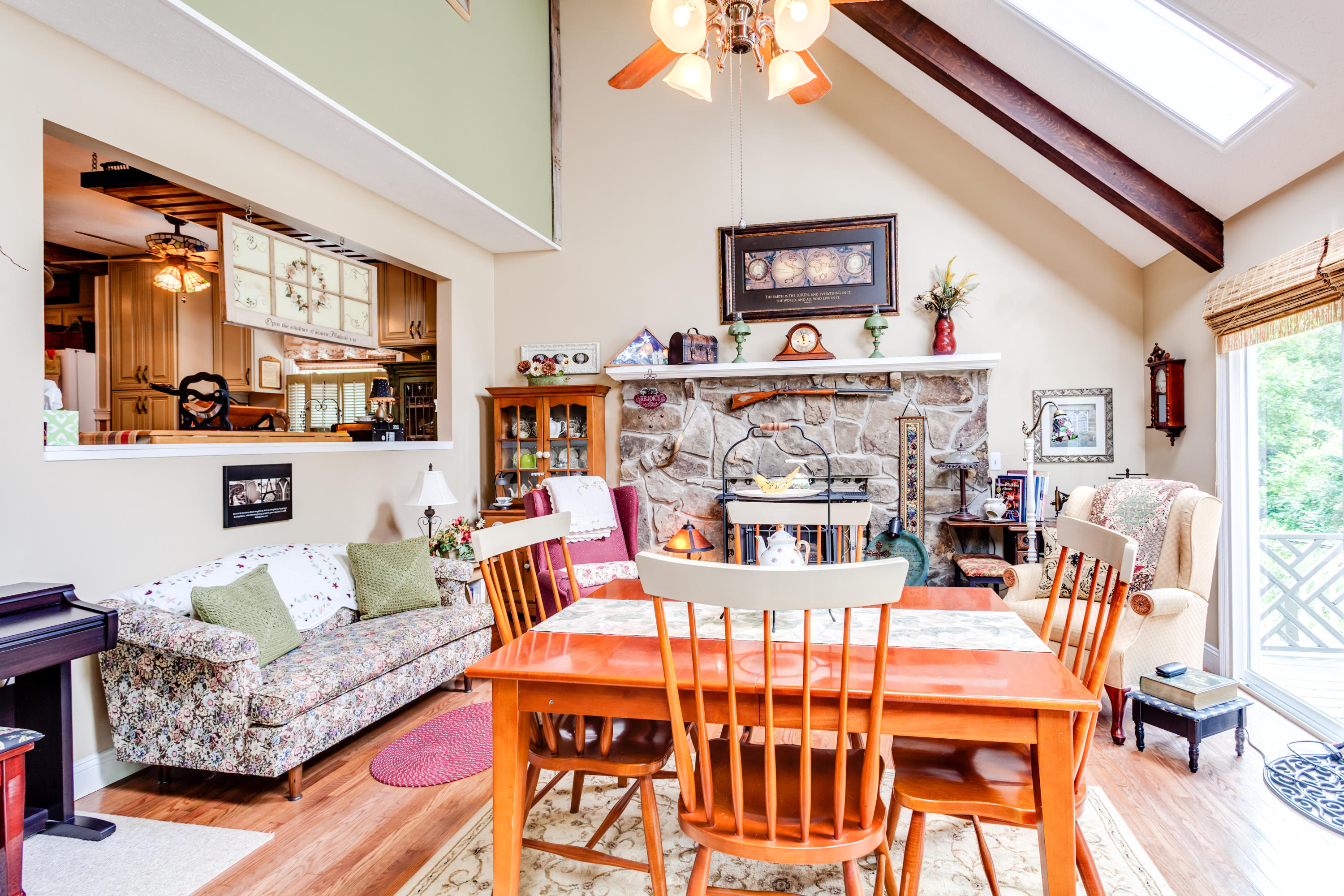 314 Chestnut Ridge Road Kingston, TN 37763 - Photo 14 of 31 Living Room