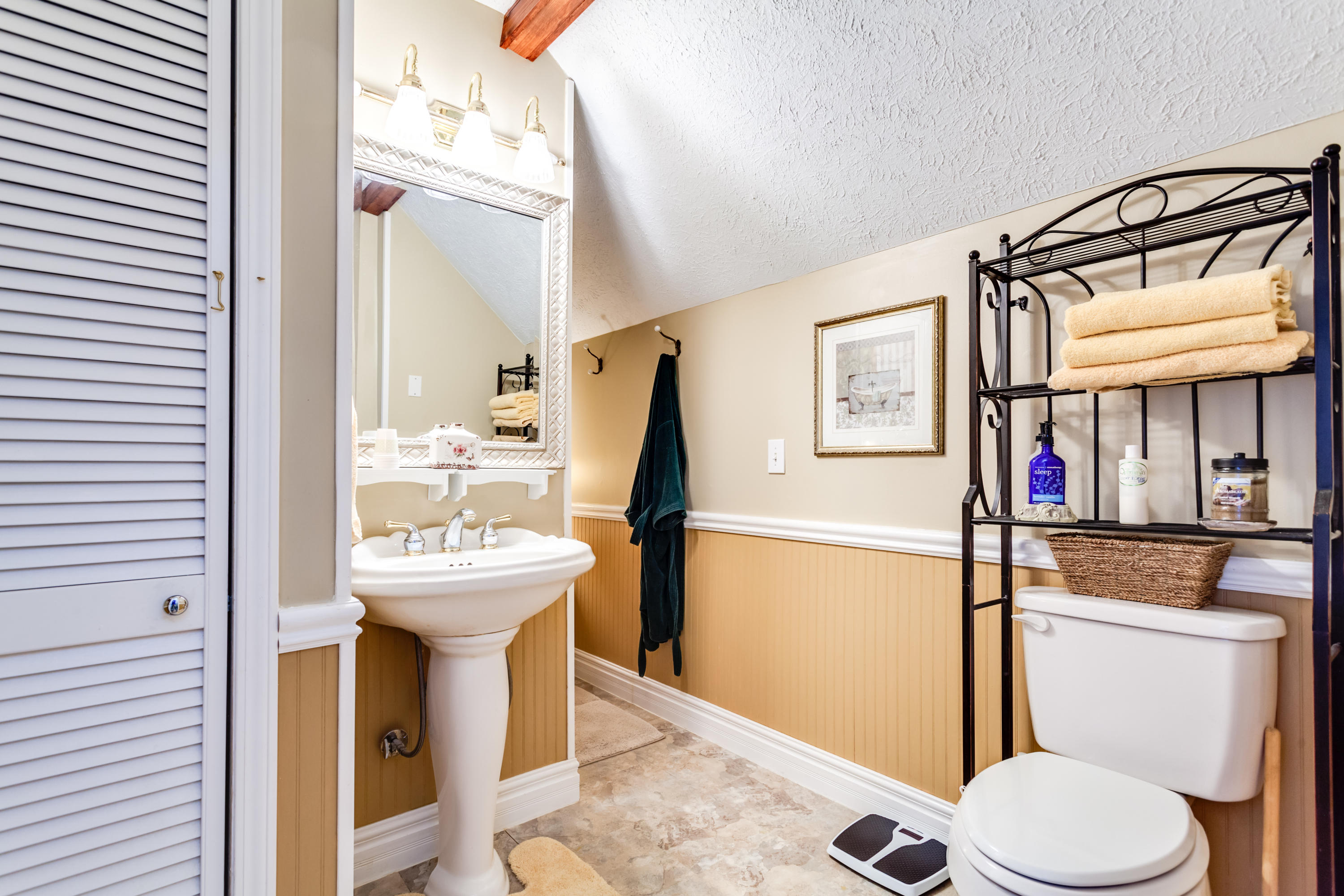314 Chestnut Ridge Road Kingston, TN 37763 - Photo 23 of 31 Full Bath on the 2nd Level