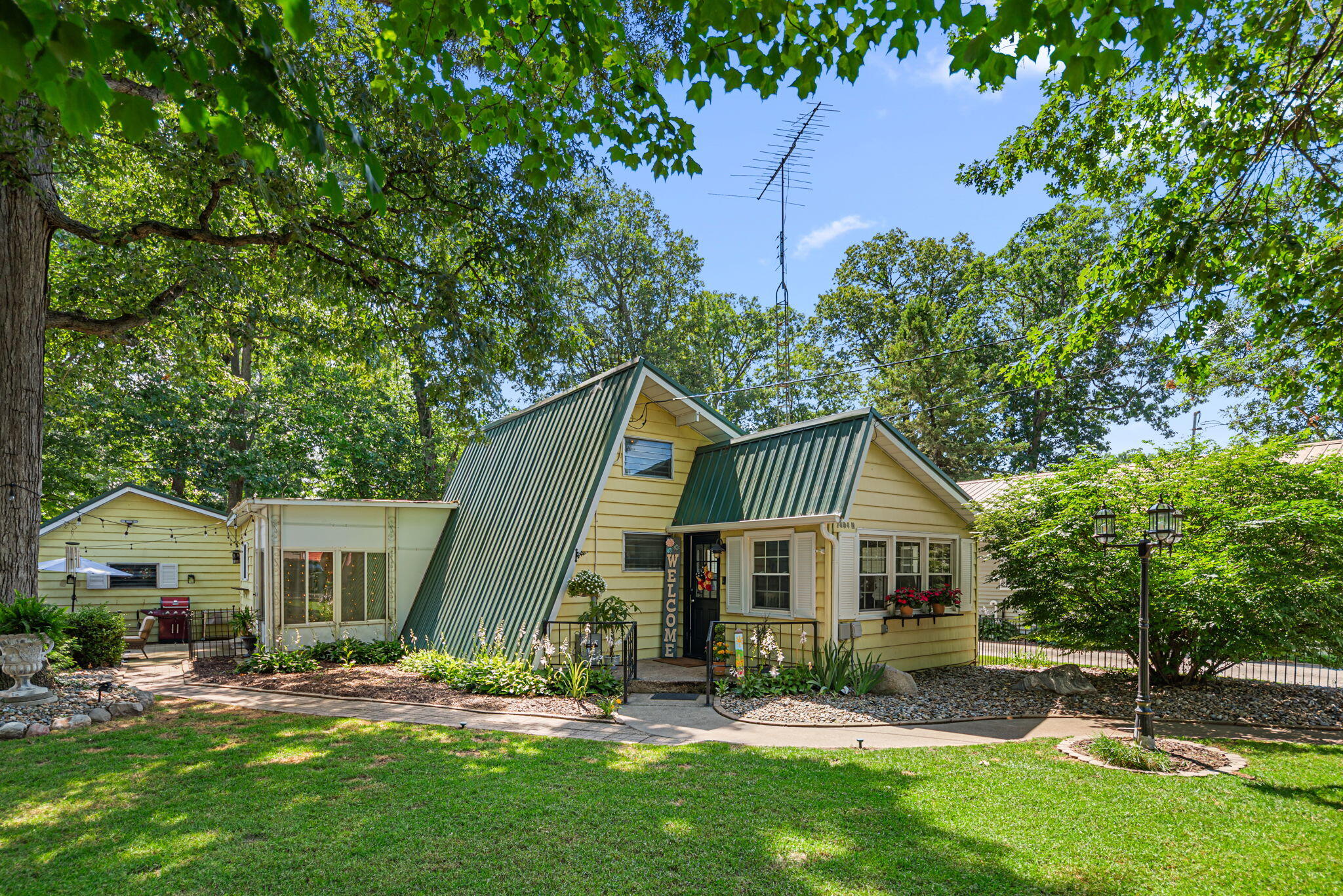 7804 North Topinabee Road Walkerton, IN 46574 - Photo 1 of 21 2048x1367