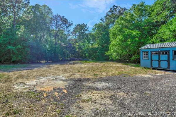 a view of a yard with a house