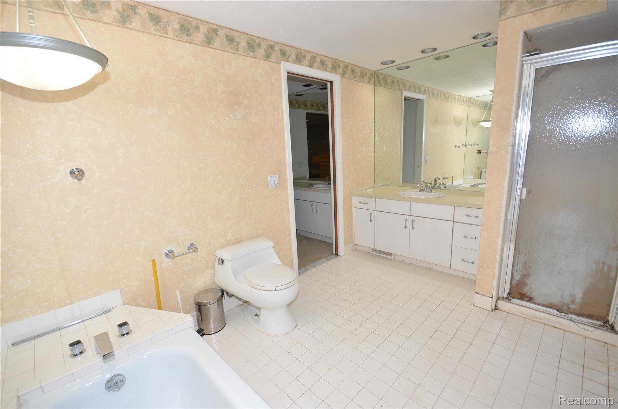 4307 Stoddard Road West Bloomfield, MI 48323 - Photo 15 of 22 DSC_4215.JPG