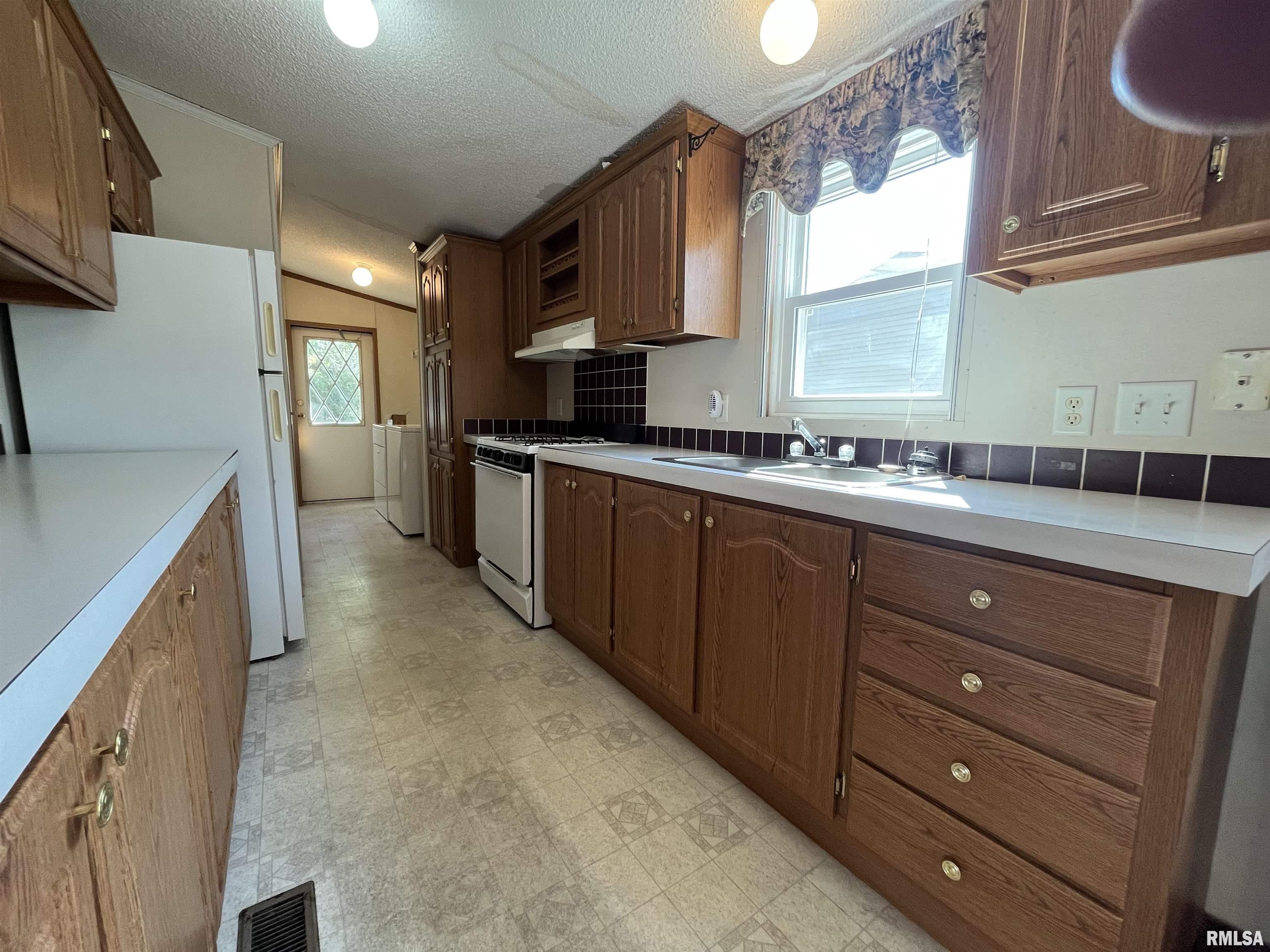 1515 North Lincoln Avenue, Unit 39 Springfield, IL 62702 - Photo 4 of 15