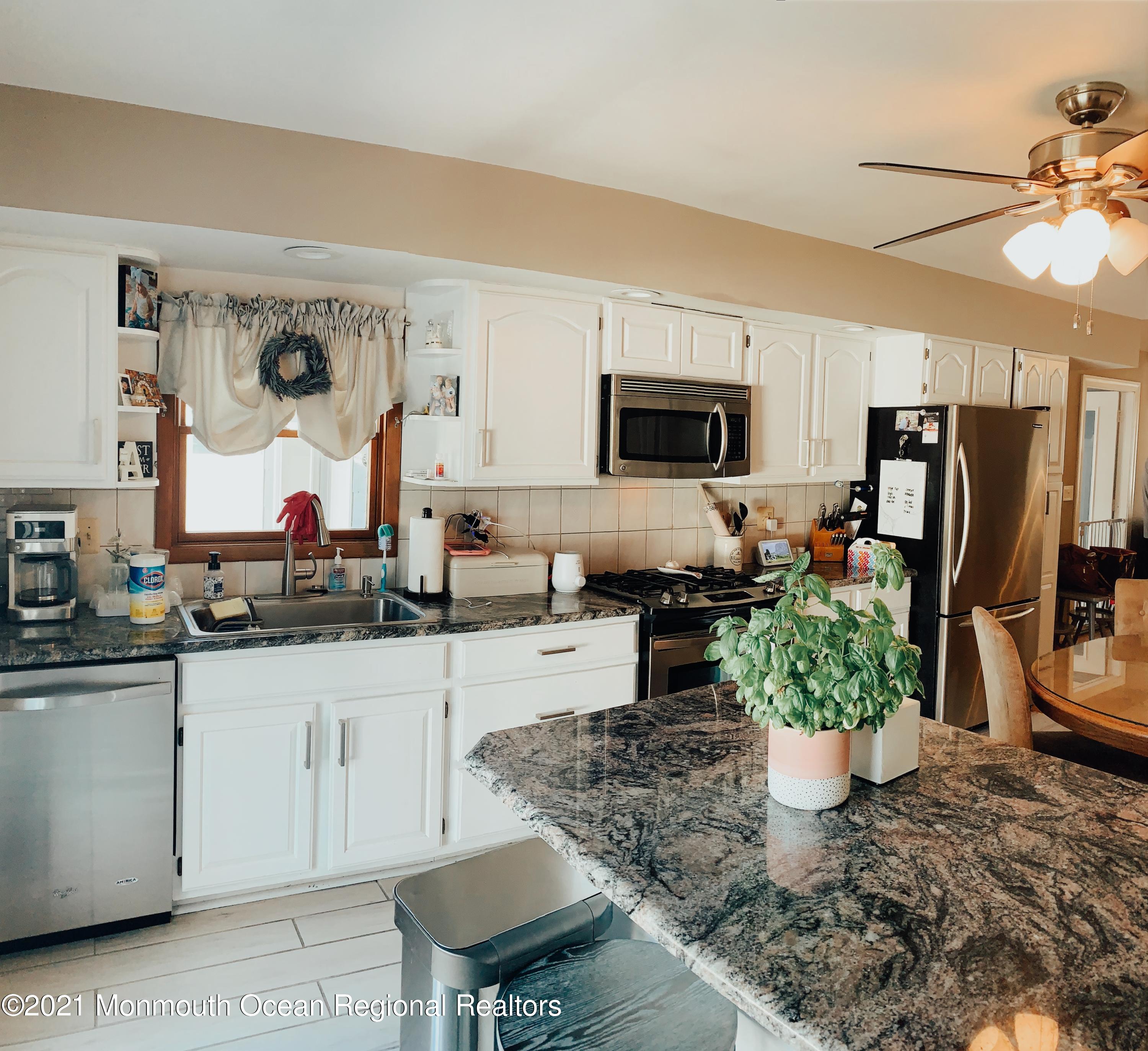 557 George Road Toms River, NJ 08753 - Photo 6 of 18 1F982482-9F64-4C79-9FC7-B28CB0732C66.JPG