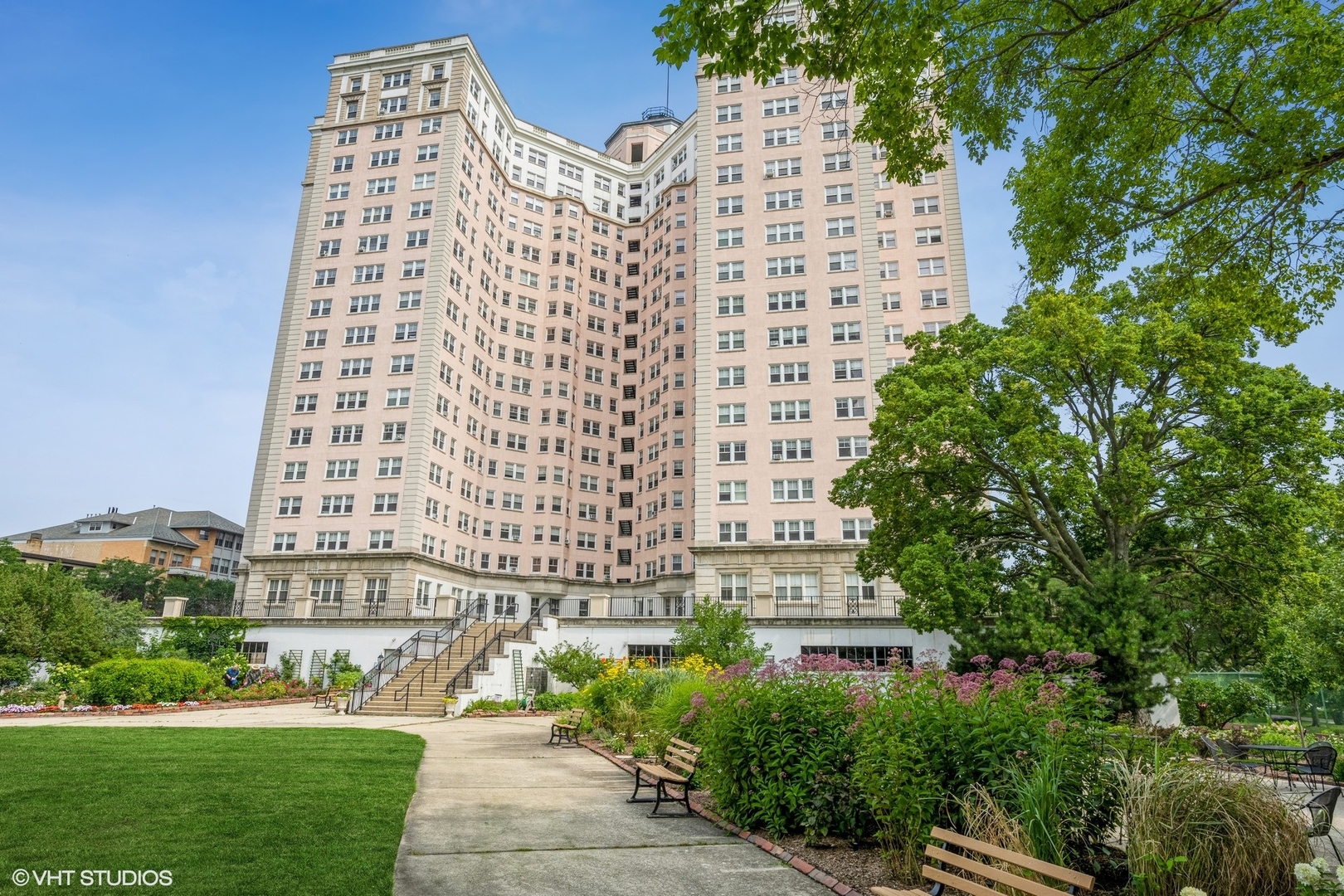 5555 North Sheridan Road, Unit 1206 Chicago, IL 60640 - Photo 1 of 15