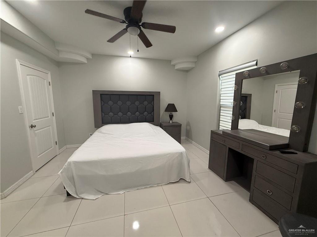 204 West Rutherford Avenue, Unit 4 Edinburg, TX 78541 - Photo 9 of 12 a bedroom with a bed and a mirror on a dresser