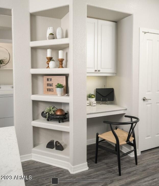 2910 South Greenfield Road, Unit 2 Gilbert, AZ 85295 - Photo 5 of 12 Desk