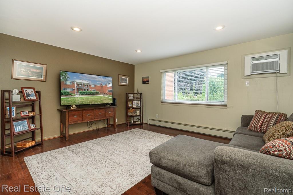 1097 Tienken Court Rochester Hills, MI 48306 - Photo 7 of 27