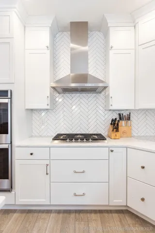 $950,000 | 2009 West Lakewood Boulevard, Holland, MI 49424