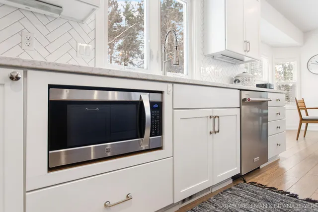 $950,000 | 2009 West Lakewood Boulevard, Holland, MI 49424