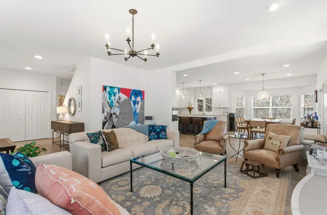 $950,000 | 2009 West Lakewood Boulevard, Holland, MI 49424