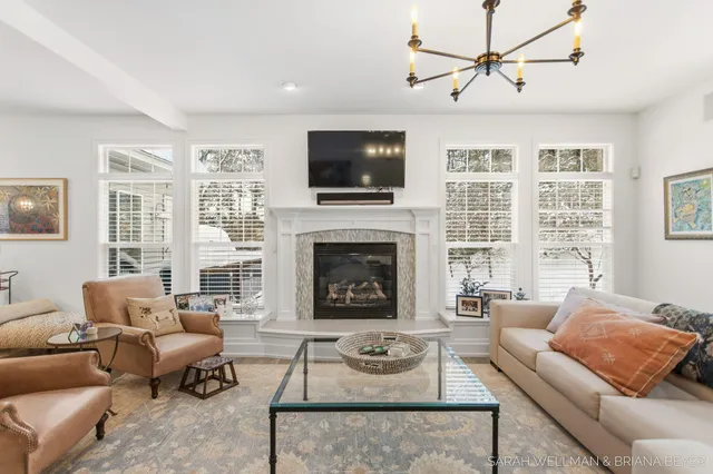 $950,000 | 2009 West Lakewood Boulevard, Holland, MI 49424