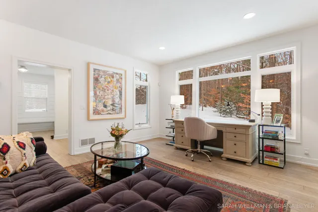 $950,000 | 2009 West Lakewood Boulevard, Holland, MI 49424