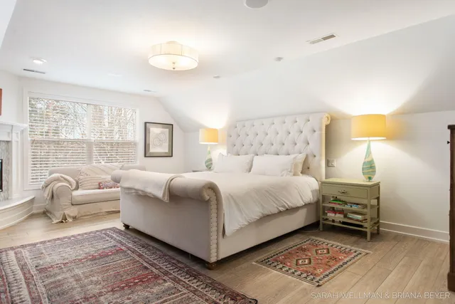 $950,000 | 2009 West Lakewood Boulevard, Holland, MI 49424