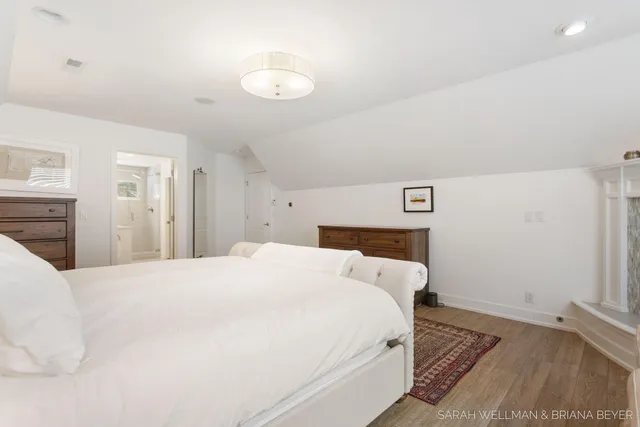 $950,000 | 2009 West Lakewood Boulevard, Holland, MI 49424