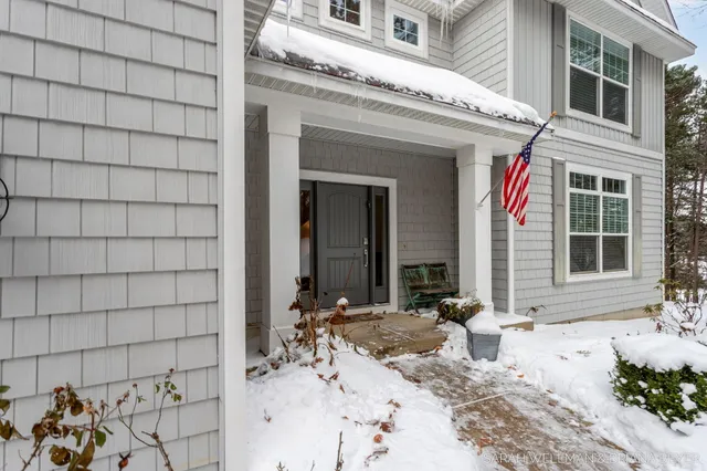 $950,000 | 2009 West Lakewood Boulevard, Holland, MI 49424